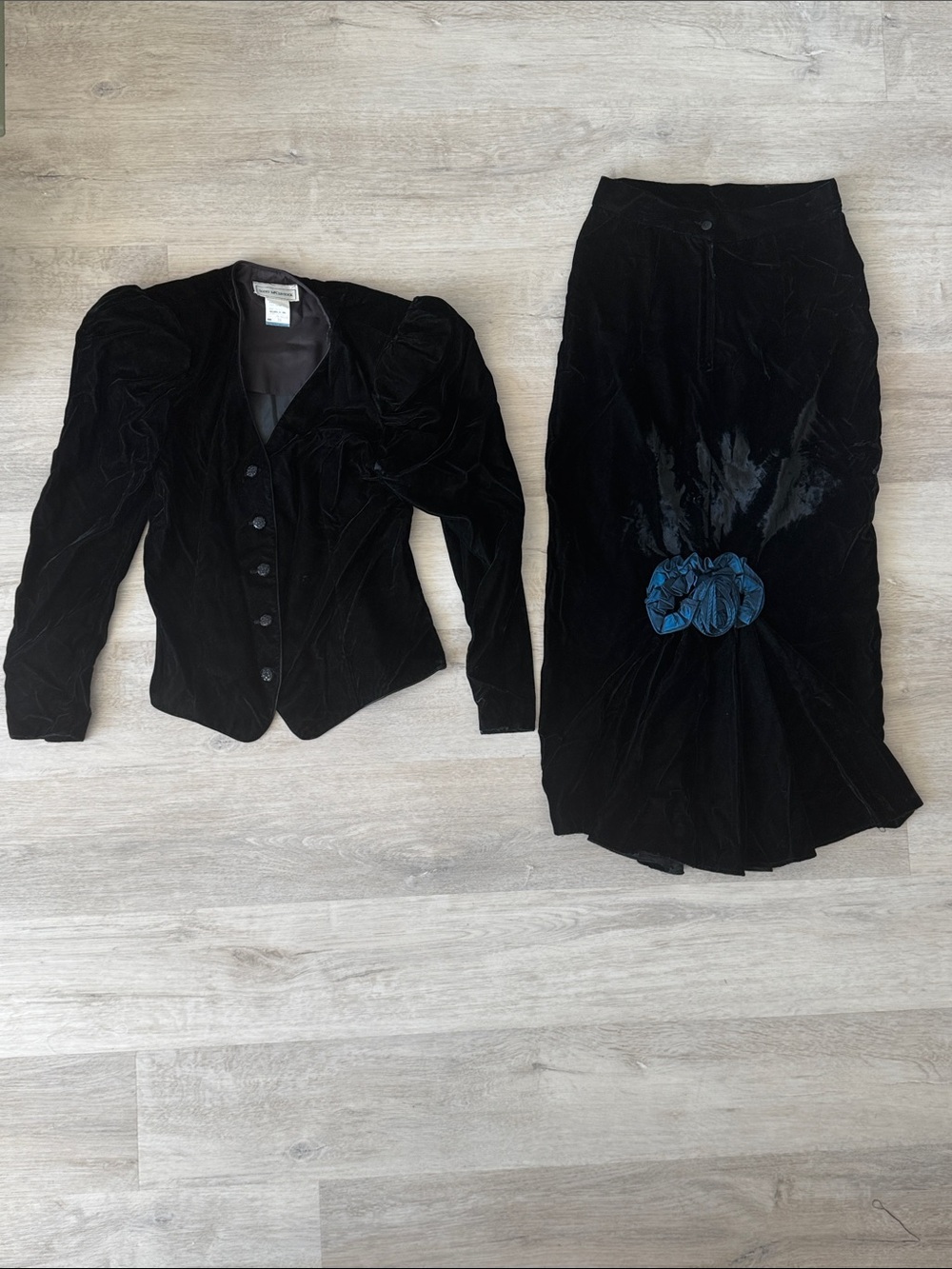 Vintage-Black Velvet Scott McClintock Pencil Skirt set - Elegant Evening Wear
